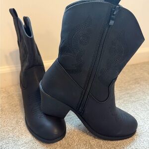 Bacia Black Heeled Cowboy Boots NIB